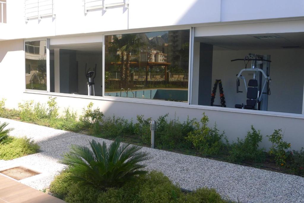 Emerald Green Apartment *